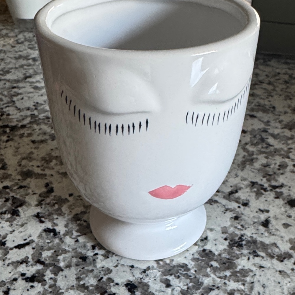 Makeup brush holder